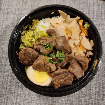 Yumpling - Beef Rice bowl with lotus root - Taiwanese Near Me - Long Island City, New York Yumpling - Beef Rice bowl with lotus root - Taiwanese Near Me - Long Island City, New York