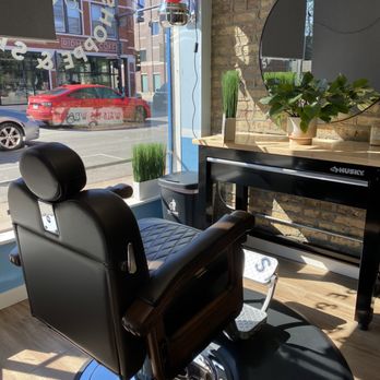 R Barber Shoppe & Salon - High Quality Barber Chair!! - Barbers Near Me - Chicago, Illinois R Barber Shoppe & Salon - High Quality Barber Chair!! - Barbers Near Me - Chicago, Illinois