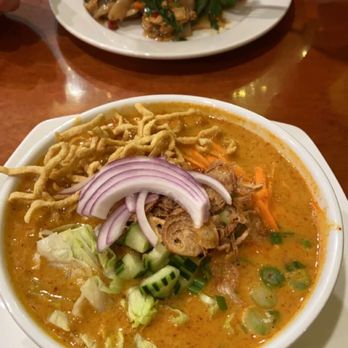Daw Kun Thai - Kao soi and drunken noodle - Thai Near Me - Manchester, New Hampshire