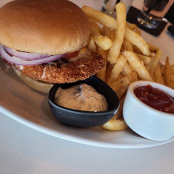 Sto Lat Bar - chicken sandwich - Bars Near Me - Buffalo, New York