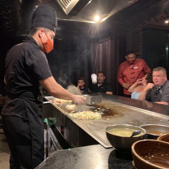 Momo - frying it up - Japanese Near Me - Quintana Roo, ROO