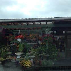 Maples Farm - Front of store