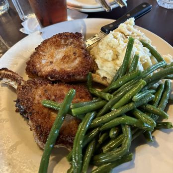 Valley Lodge Restaurant - American Near Me - Glenview, Illinois