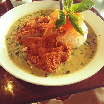 Noodle Wave - Crispy chicken in green curry with added spice level 2! - Thai Near Me - Garland, Texas