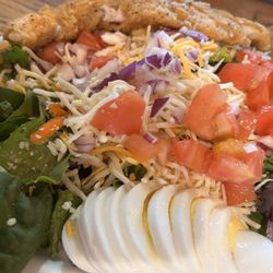 Alger Bar & Grille - Crispy chicken salad