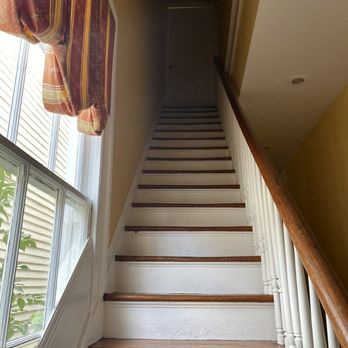 R&B Bed and Breakfast - If you have mobility issues these stairs are not easy to navigate with your bags. - Bed & Breakfast Near Me - New Orleans, Louisiana R&B Bed and Breakfast - If you have mobility issues these stairs are not easy to navigate with your bags. - Bed & Breakfast Near Me - New Orleans, Louisiana