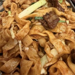 Flat noodles, hand pulled! Flat noodles, hand pulled!