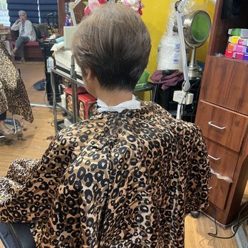 Eva Wright Salon & Spa - Short layered - Hair Salons Near Me - Waipahu, Hawaii