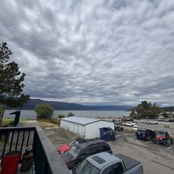 Lakefront Bar & Grill - View of the lake ..