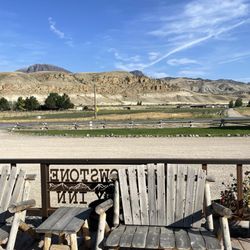 Yellowstone Valley Inn