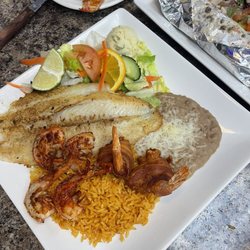 Mar y Mar plate is amazing fish is amazing beans and the shrimps were so delicious