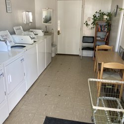 Emporia Rv Park & Campground - Laundry room