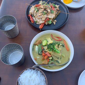 Sun and Moon - Green Curry with vegetables and Pad Kee Mow with chicken. - Thai Near Me - San Francisco, California Sun and Moon - Green Curry with vegetables and Pad Kee Mow with chicken. - Thai Near Me - San Francisco, California