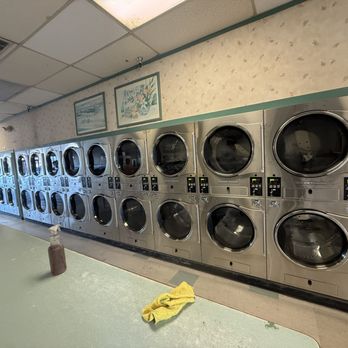 Washer Guys - Row of 20 Brand New Speed-Queen 30lb tumbler dryers - Laundry Services Near Me Washer Guys - Row of 20 Brand New Speed-Queen 30lb tumbler dryers - Laundry Services Near Me