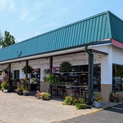 Walnut Leaf Country Market