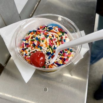 Andy's Frozen Custard - Kids sundae with sprinkles - Ice Cream & Frozen Yogurt Near Me - Phoenix, Arizona