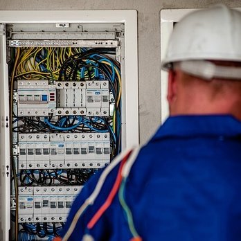 Valiant Electric - Electricians Near Me Valiant Electric - Electricians Near Me