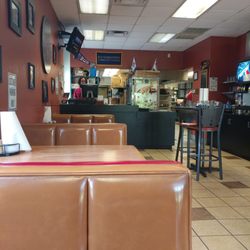 Pizza Hut - Thus place is dead and its taking forever to get my