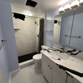 Luxe Precision - Fully remodeled bathroom (final product) - Flooring Near Me Luxe Precision - Fully remodeled bathroom (final product) - Flooring Near Me