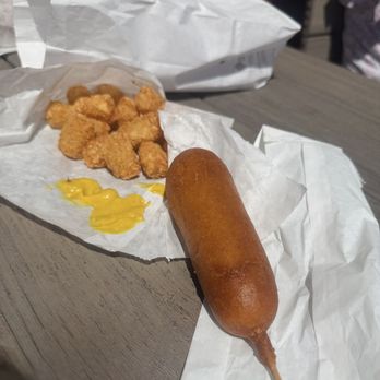 East Wind Drive-In - Corn, dog and tater tots - American Near Me - Cascade Locks, Oregon