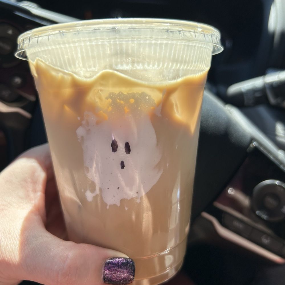 Le Buzz Caffe - Witches white chocolate marshmallow latte - Coffee & Tea Near Me - Tucson, Arizona