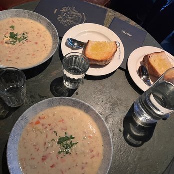 Earls Kitchen + Bar - Garlic bread is Devine - Canadian (New) Near Me - Whistler, British Columbia