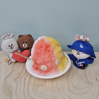 Chillest Shave Ice - Guava, Lilikoi, and haupia (coconut) flavors with mochi... yummy! - Shaved Ice Near Me - Honolulu, Hawaii