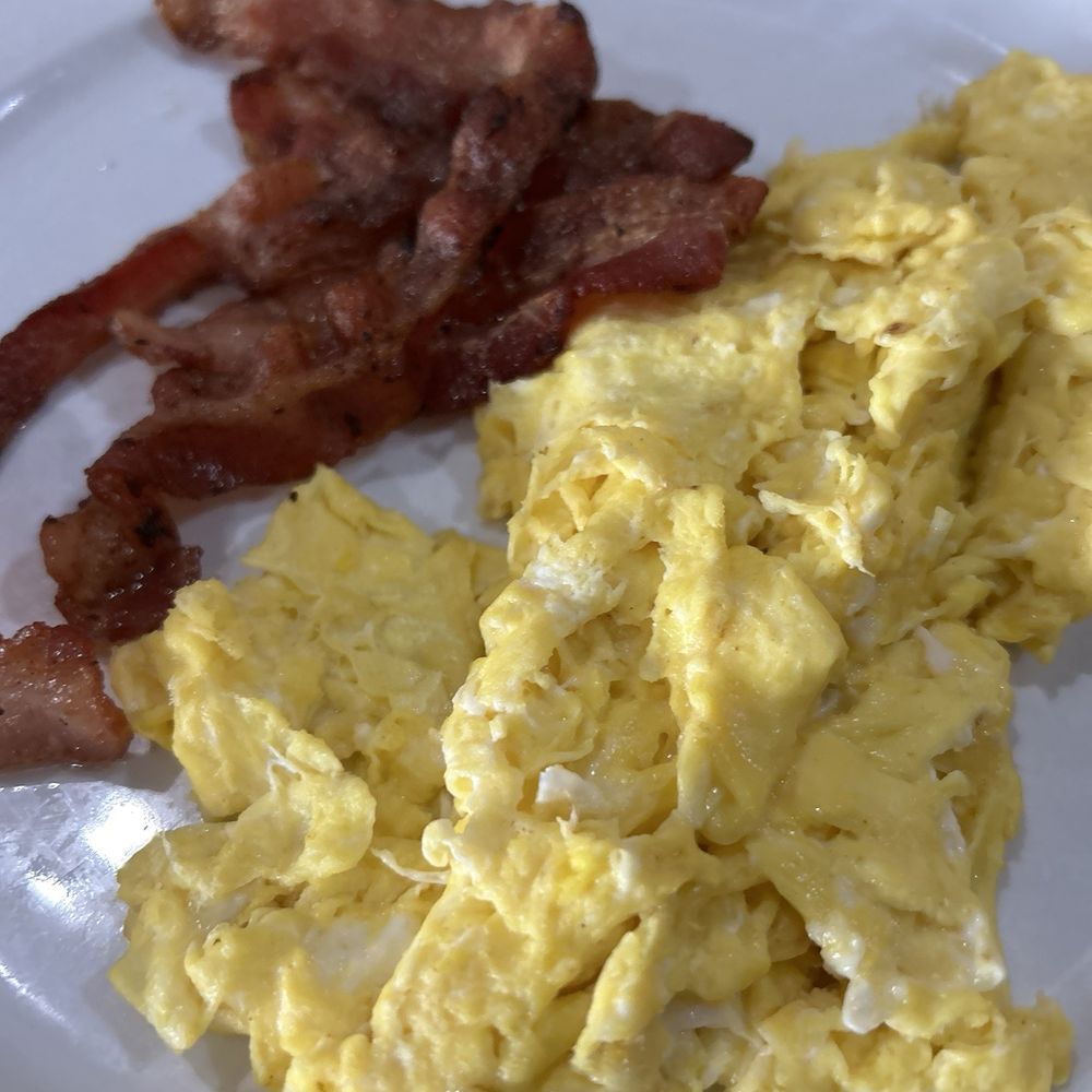 The Roosters Call - Scrambled eggs and bacon - Breakfast & Brunch Near Me - Portage, Michigan The Roosters Call - Scrambled eggs and bacon - Breakfast & Brunch Near Me - Portage, Michigan