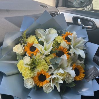 Fabela's Flowers - Bouquet for Mom's birthday - Florists Near Me - Los Angeles, California Fabela's Flowers - Bouquet for Mom's birthday - Florists Near Me - Los Angeles, California