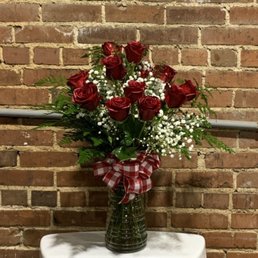 A beautiful dozen roses. A beautiful dozen roses.