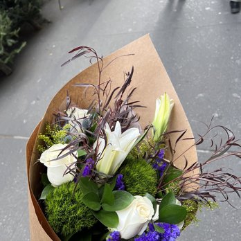 International Garden Inc - So beautiful for $40!!! ~3x the size of grocery store bouquets with 9 unique elements. - Florists Near Me - New York, New York International Garden Inc - So beautiful for $40!!! ~3x the size of grocery store bouquets with 9 unique elements. - Florists Near Me - New York, New York