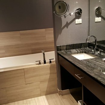 Ivy Hotel - Bathtub and shower - Hotels Near Me - Chicago, Illinois Ivy Hotel - Bathtub and shower - Hotels Near Me - Chicago, Illinois