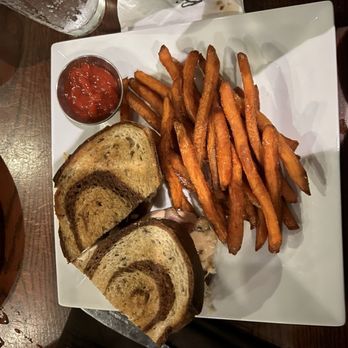 Biscottis - American Near Me - Jacksonville, Florida