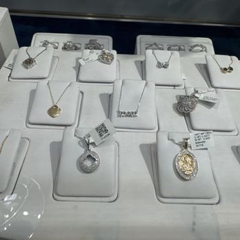 Pristine jewelry - Much to choose from here - Jewelry Near Me - Mineola, New York Pristine jewelry - Much to choose from here - Jewelry Near Me - Mineola, New York