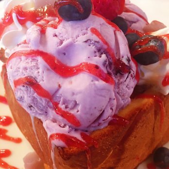 Mo Cha Tea House - Berry Cute Brick Toast ^.^ - Desserts Near Me - Beaverton, Oregon