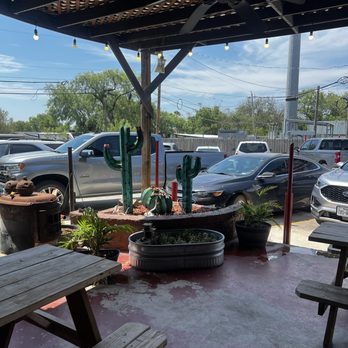 The Wagon Wheel BBQ - Outdoor - Barbeque Near Me - Eagle Pass, Texas