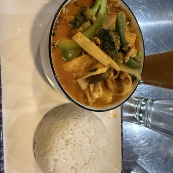 Sa Thai - Red Curry chicken and pineapple - Salad Near Me - Albuquerque, New Mexico