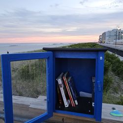 Long Beach - Get lost in the sunset or a book