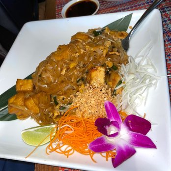 BITES Asian Kitchen + Bar - Bites Pad Thai - Japanese Near Me - Chicago, Illinois