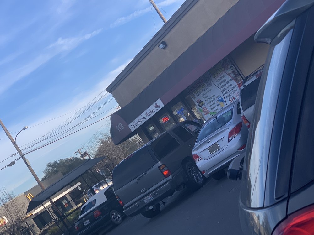 LA TRADICION MARKET & PANADERIA Updated September 2024 125