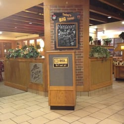 Pizza Hut - Main entrance