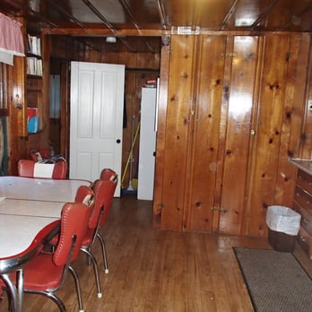 Sierra Streamside Resort - Inside of the Bridge cabin - Large Table - Hotels Near Me - Downieville, California Sierra Streamside Resort - Inside of the Bridge cabin - Large Table - Hotels Near Me - Downieville, California