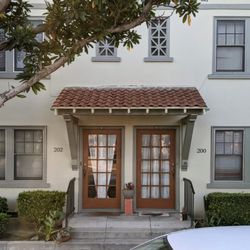 Pomona Bungalow Court - Apartments front