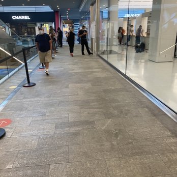 Apple Brickell City Centre - Busy? - Computers Near Me - Miami, Florida
