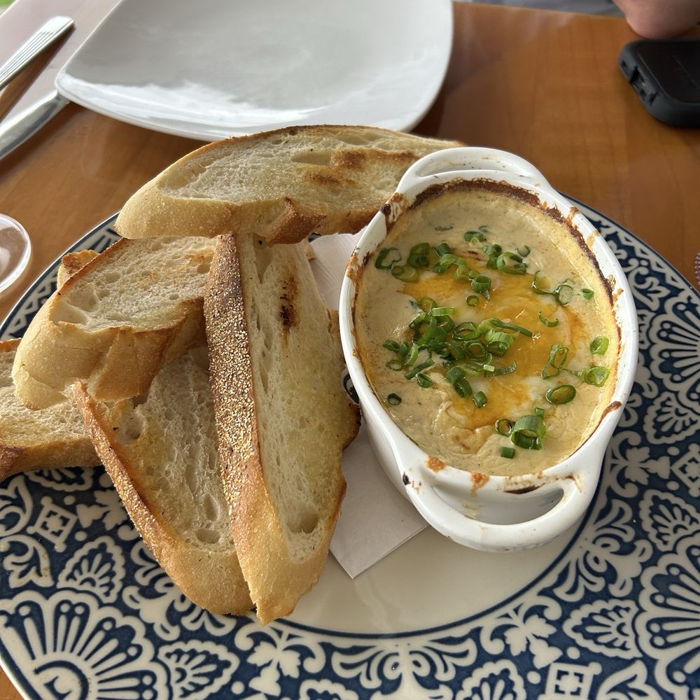 Skydome Restaurant - Crab dip - Lounges Near Me - Arlington, Virginia