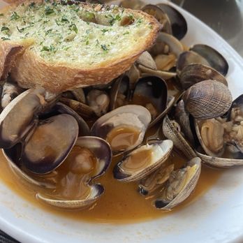 Epulo Bistro - Love love love clams - Modern European Near Me - Edmonds, Washington Epulo Bistro - Love love love clams - Modern European Near Me - Edmonds, Washington