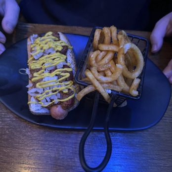 The Barn Hockey Bar - Detroit Dog - Sports Bars Near Me - Chicago, Illinois