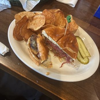 Murphy Inn - Irish burger with homemade chips and sliced pickle - Hotels Near Me - Saint Clair, Michigan