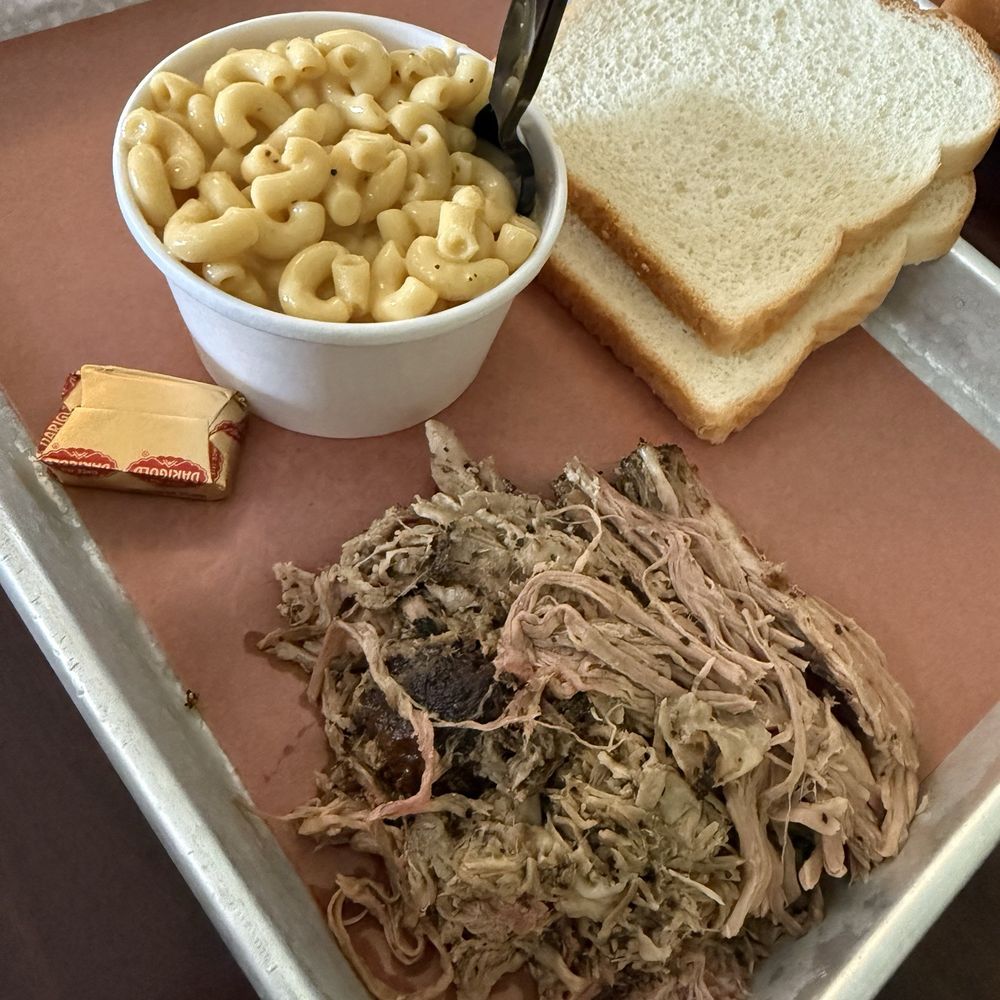 Jeff's Texas Style BBQ - Pulled pork with mac&cheese and white bread - Barbeque Near Me - Marysville, Washington Jeff's Texas Style BBQ - Pulled pork with mac&cheese and white bread - Barbeque Near Me - Marysville, Washington
