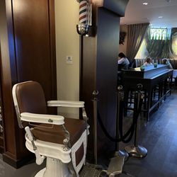 The Tonsorium Bar